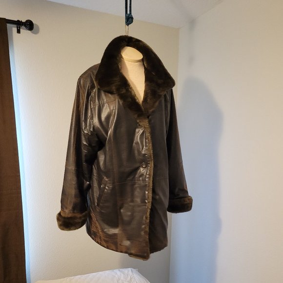 WOMENS VINTAGE FAUX LEATHER JACKET WITH THE FUR....VINTAGE DRESSBARN JACKET - Picture 3 of 17